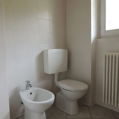 Dosso Del Liro Hostel Traversa