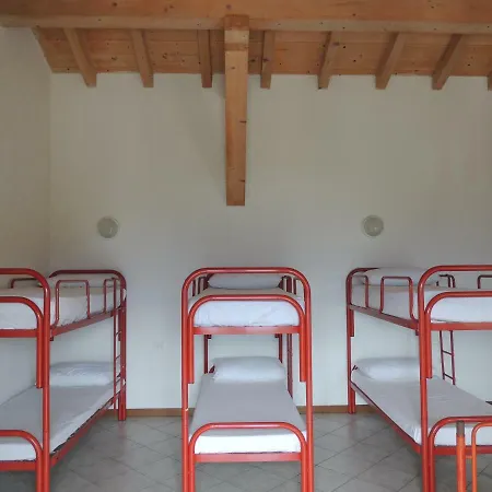 Hostel Dosso Del Liro Traversa